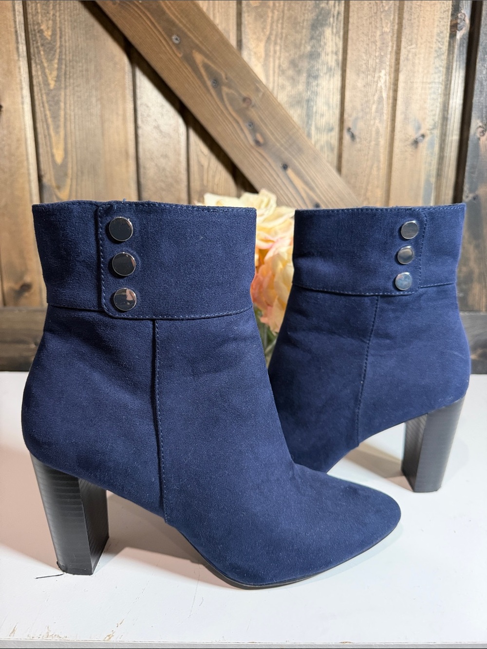 Jones New York Navy “Brittany” Kidsuede Ankle Boots